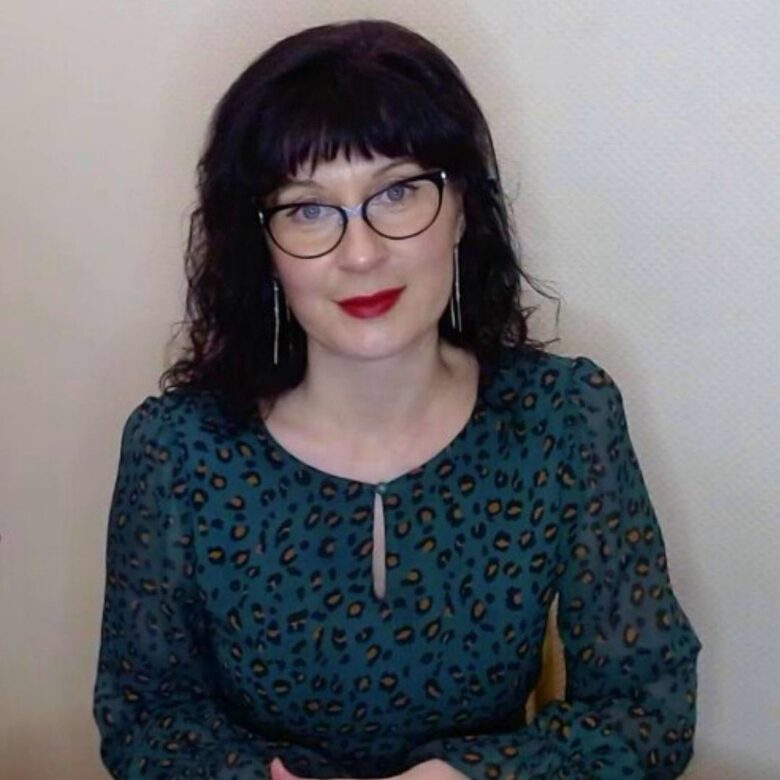 sertificēts astrologs riga tarologs riga astrologiska prognoze horoskops zīlēšana riga zīlniece zilesanas seanss davanu karte davana vinai izlikt kārtis taro Karina Arsenjana Karinataroastroriga zilesana online torologe astrologa konsultacija riga taro prognoze 2024 astrologiska karte taro riga zilesana riga atsauksmes zilesana ar kartim zīlniece